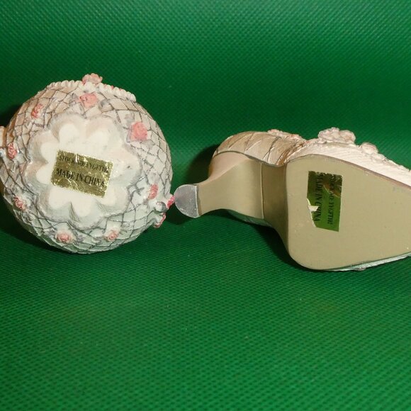 Collectible Willow Hall - The Bride 4 Piece Set: Hat, Shoe, Purse & Hat Stand - Picture 8 of 13